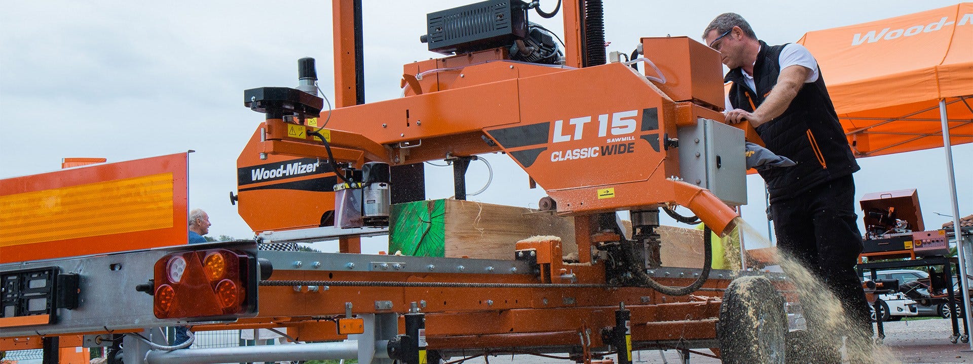 Wood-Mizer je priljubljeni mobilni žagi LT15 CLASSIC dodal možnost WIDE