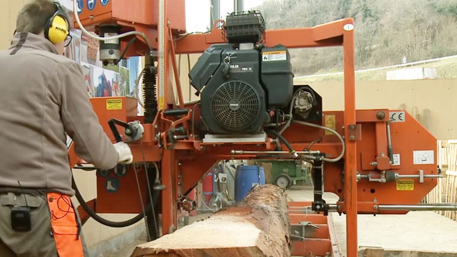 Wood-Mizer LT15 sawmill with crank manual feed system